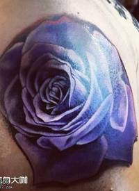 肩部蓝玫瑰纹身图案