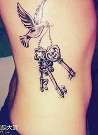 鸽子钥匙纹身图案