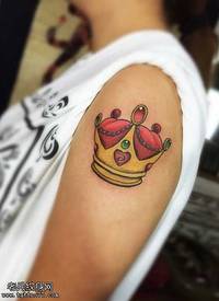 胳膊小皇冠纹身图案