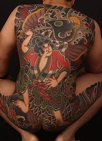 日本风格大面积满背紧身纹身图案来自罗德里戈