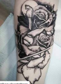 玫瑰纹身 男生手臂上玫瑰纹身图片
