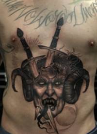 腹部纹身 男生腹部长剑和恶魔纹身图片