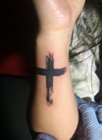 简单十字架纹身 多款素描纹身简单十字架纹身图案