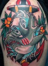 鲨鱼纹身图 男生手臂上鲨鱼纹身图片