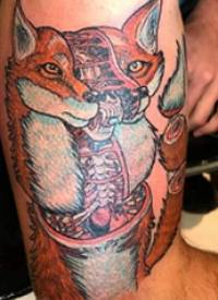 狐狸纹身 男生手臂上彩绘的狐狸纹身图片