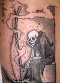 小腿对称纹身 男生小腿上黑色的镰刀死神纹身图片