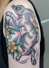 兔子纹身图案 女生手臂上兔子纹身图案
