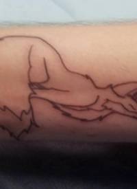 小动物纹身 男生手臂上黑色的狐狸纹身图片