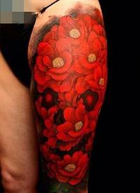 腿部潮流经典的罂粟花骷髅纹身图案