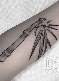 小臂竹子点刺个性纹身图案