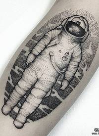 小腿点刺宇航员纹身图案