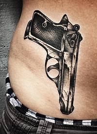 腹部欧美写实手枪纹身图案