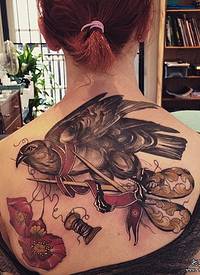 背部欧美鸟花朵飞蛾school纹身图案