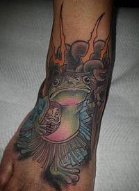 脚背上彩色纹身动物青蛙和达摩不倒翁纹身卡通纹身小图片