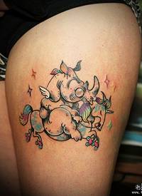大腿卡通独角兽犀牛彩色纹身图案