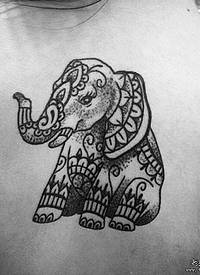 背部大象线条点刺小清新纹身图案