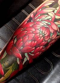 腿部彩色菊花纹身图案