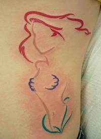 简约的彩色线条美人鱼纹身图案