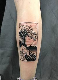 女生手臂上黑色素描海浪花文艺小清新纹身图片