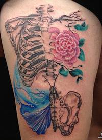 大腿骨架骷髅花卉泼墨纹身图案手稿
