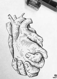 欧美黑灰手心脏组合纹身图案手稿