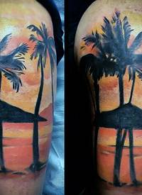 肩部彩色海洋日落与棕榈树纹身图片