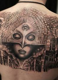背部黑灰风格神秘女人面具和城市纹身图案