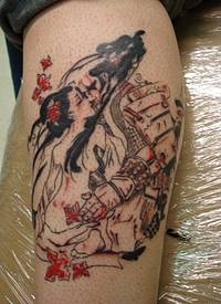 小腿彩绘的浪漫亚洲接吻情侣人像纹身图案