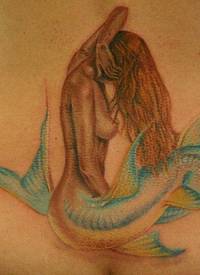 腰部美丽的美人鱼彩色纹身图案