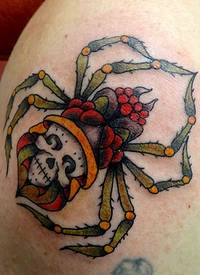 肩部传统彩色蜘蛛纹身图案