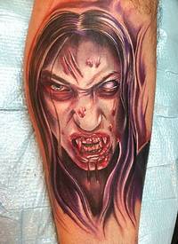 腿部现代风格的彩色血腥吸血鬼女人纹身