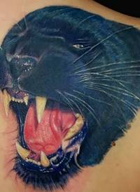 写实的黑豹头像纹身图案