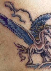 梦幻带翅膀的独角兽纹身图案