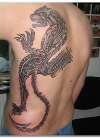 侧肋可怕的黑豹图腾纹身图案