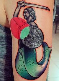 手臂实主义风格彩色美人鱼纹身