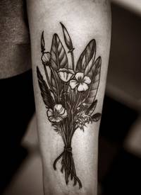 黑色的一束野花小臂纹身图案