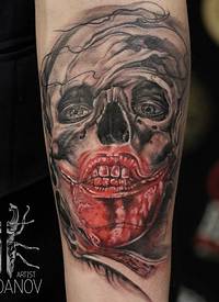 恐怖风格令人毛骨悚然的血腥怪物脸纹身图案