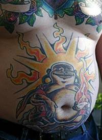 腹部快乐的弥勒佛和太阳纹身图案