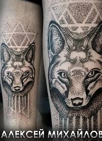 手臂点画风格的几何装饰狼纹身图案