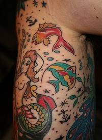 腿部彩色美人鱼和水下生活纹身