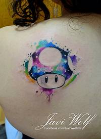 女生背部水彩星空风格卡通蘑菇纹身图案