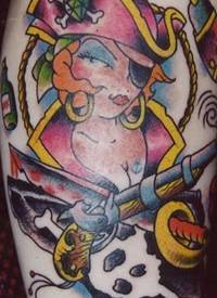 海盗女孩枪和剑经典彩色纹身图案