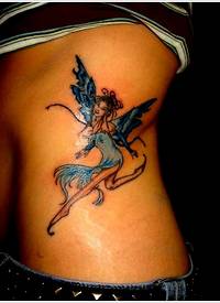 女孩腰部彩色童话精灵纹身图案