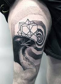 大腿黑色点刺漩涡和鹰头纹身图案