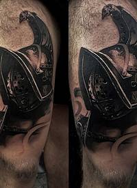 大腿写实风格黑灰角斗士头盔纹身图案