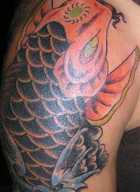 三眼鲤鱼半身纹身图案