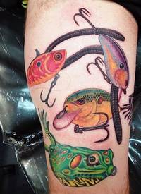 大腿不同的彩色各种鱼纹身图案