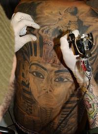 满背埃及法老肖像纹身图案