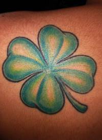 简单的爱尔兰四叶草纹身图案