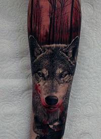 腿部诡异逼真的彩色血腥狼纹身图案
